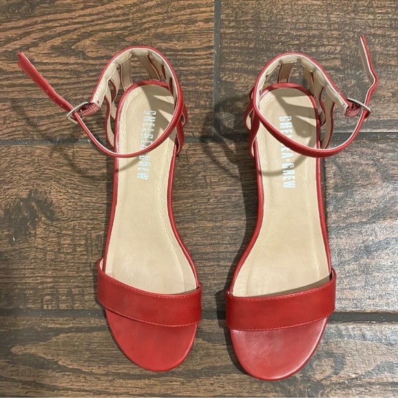 New Chelsea Crew Red Sandals - Picture 5 of 6